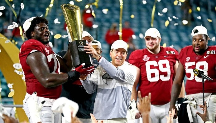 Gambling News 8 Early Look at 2022 NCAA Football Futures Odds