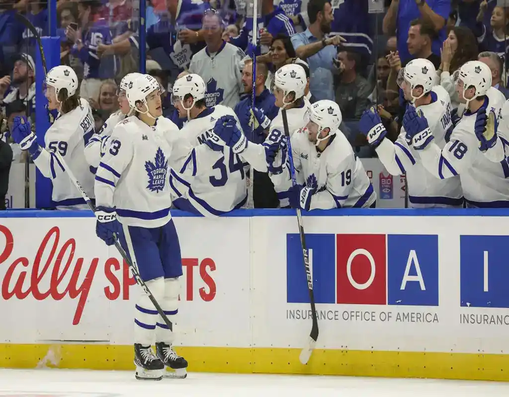 NHL 6 Toronto Maple Leafs players celebrate a goal at the bench during a game against the Washington Capitals