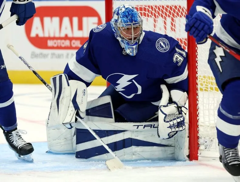 tampa bay lighting goalie keeping an eye on the puck