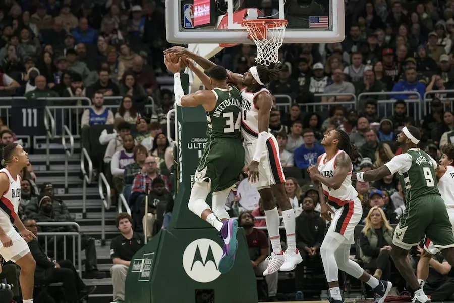 antetokoumpo making a point