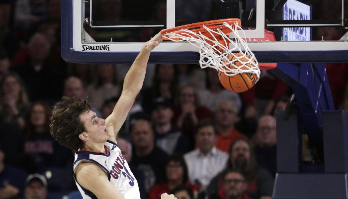 Learn how to bet on college basketball player props.