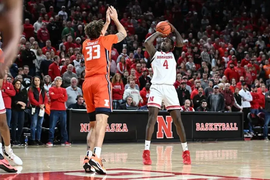 ncaab player sizing his shot 1