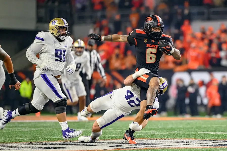 NCAAF 5 ncaaf player running from rivals