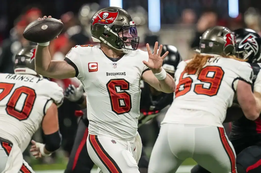 TB Buccaneers quarterback winds up to throw a pass during an NFL game