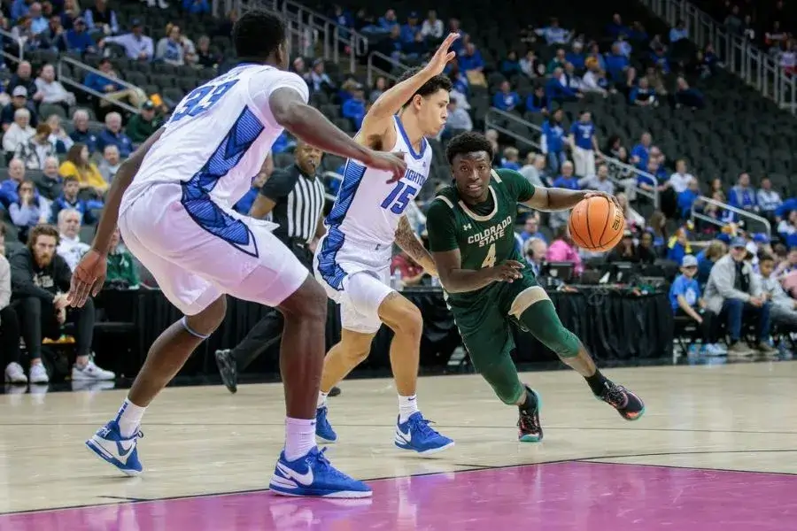 NCAAB 3 colorado state player evading 2 rival players 1