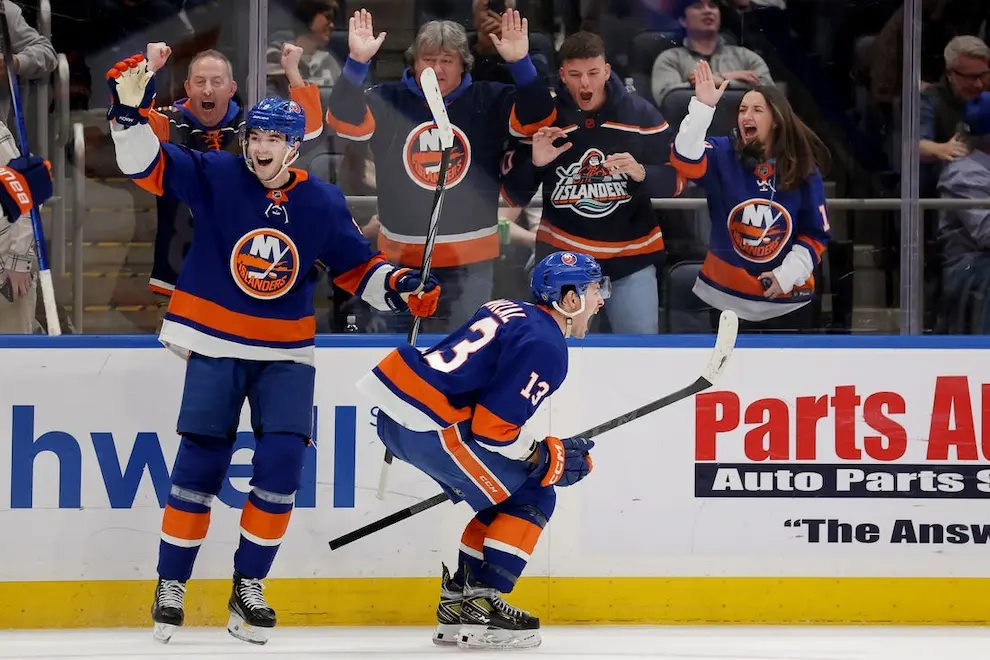 New York islanders players and fans celebrating