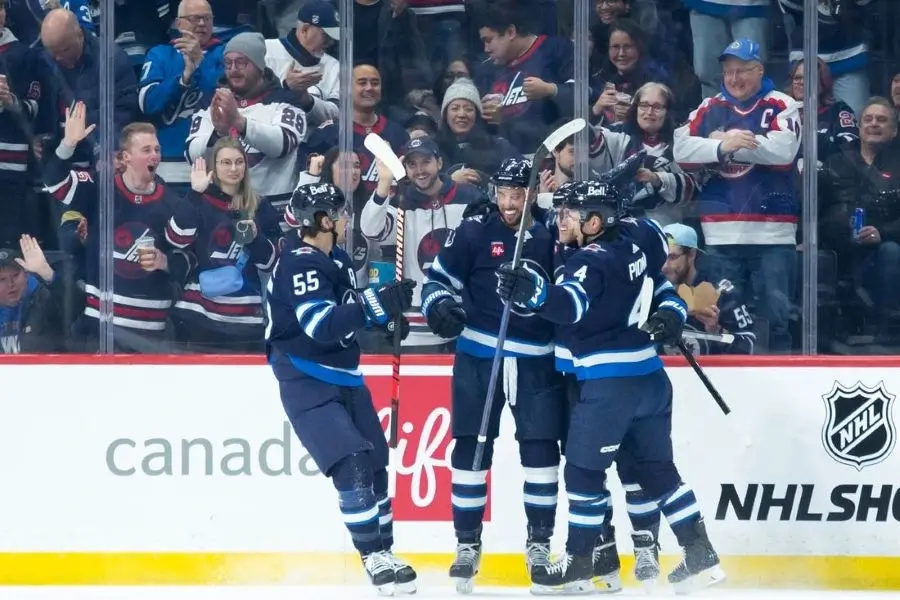 NHL 2 hockey team celebrating a goal