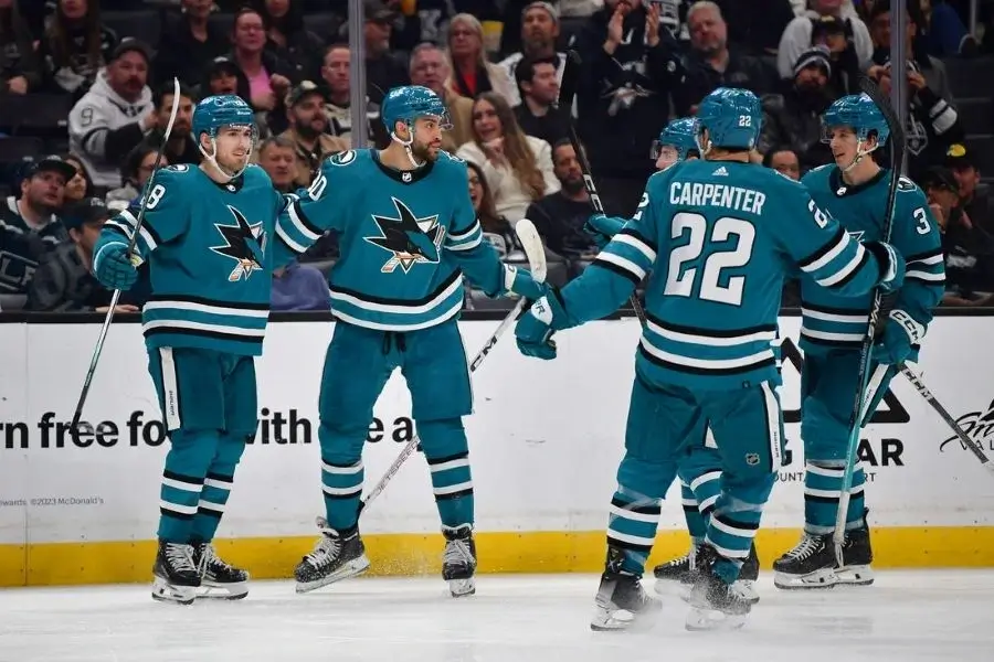 NHL 5 san jose sharks team huddling 1