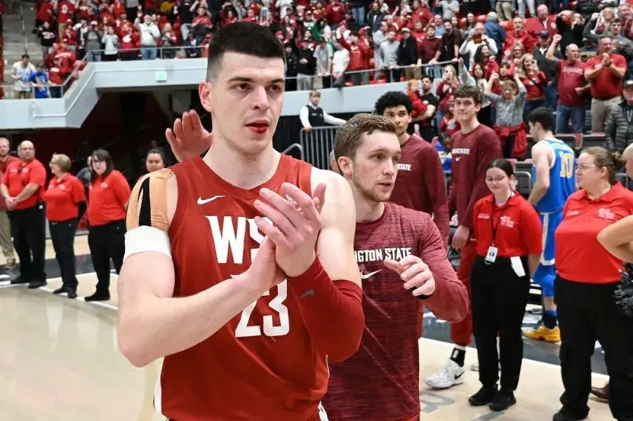 NCAAB 3 basketball player clapping while bleeding from his mouth