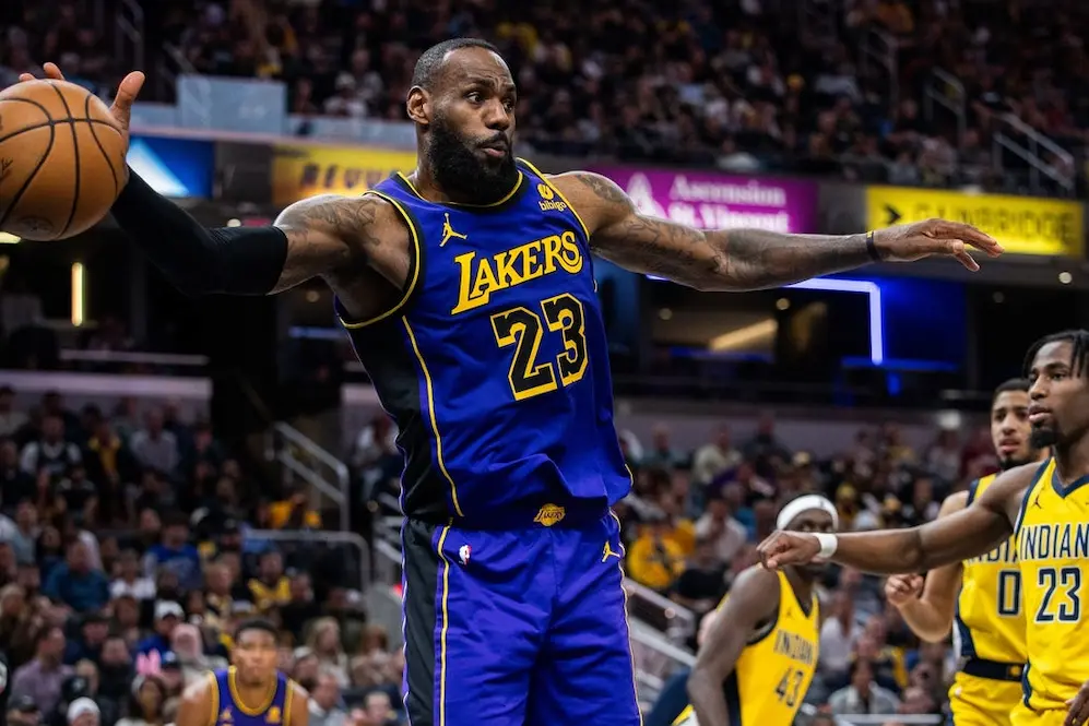 lebron catching the ball