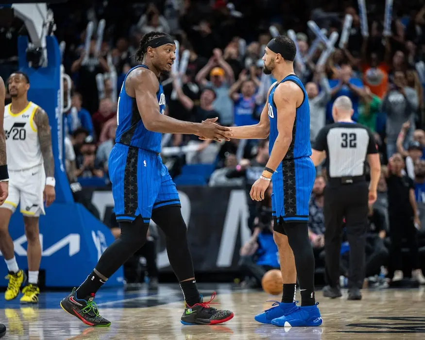 orlando magic players dapping