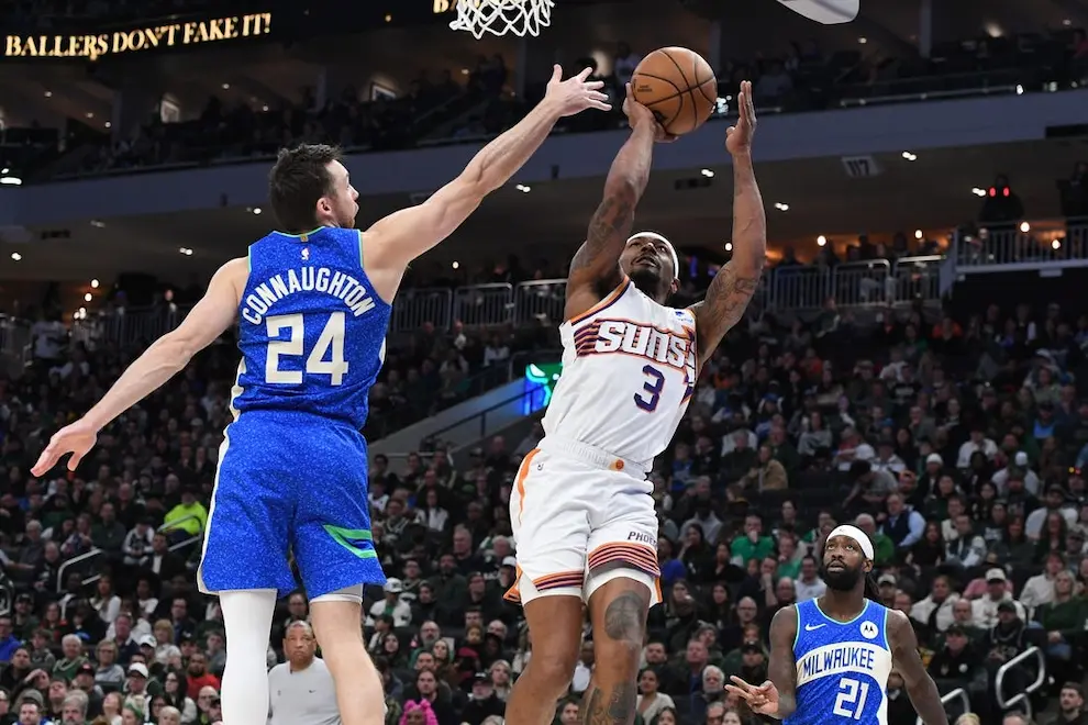 6 suns player dunking
