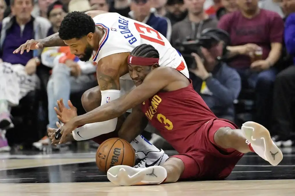 6 Cleveland Cavaliers player dives on the floor to battle for a loose ball against a Los Angeles Clippers player