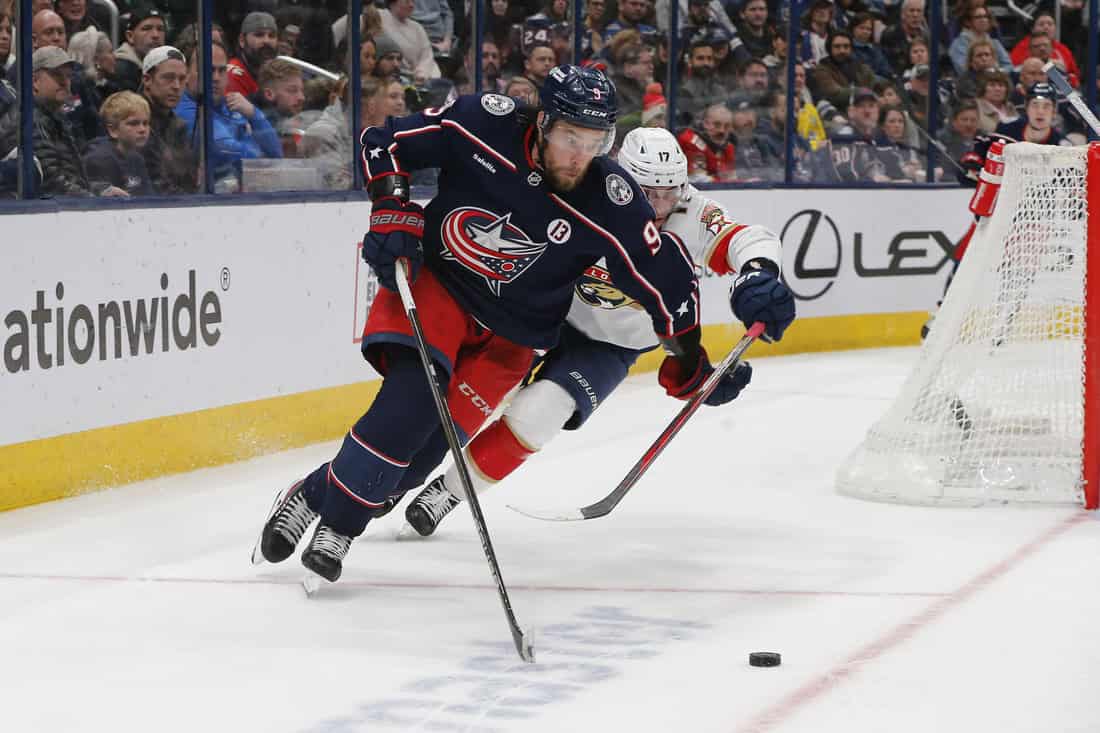 Blue jackets player dribbling the puck