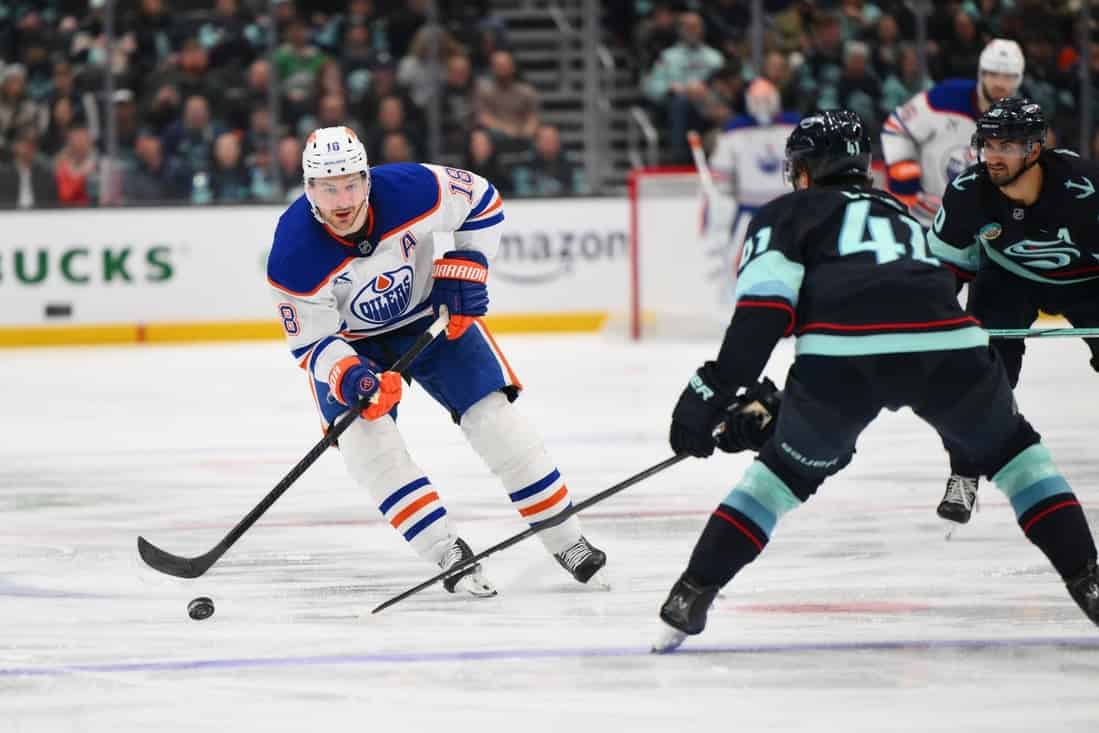 Oilers player dribbling a kraken player