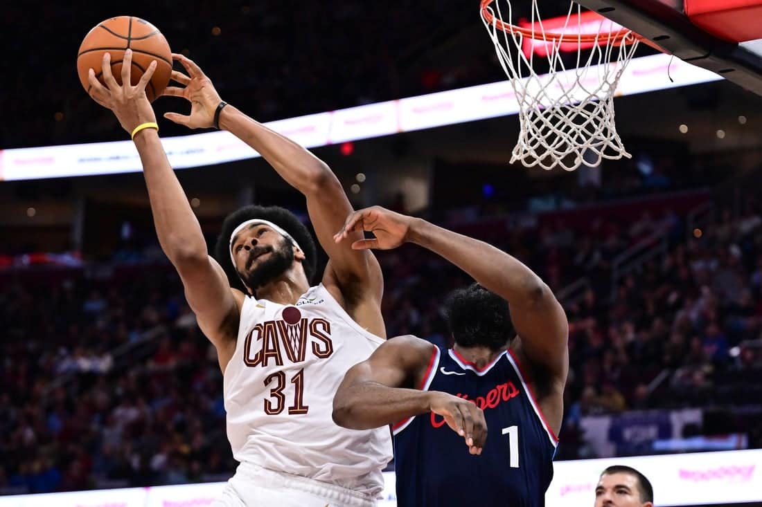 2 Cavs player dunking on another player