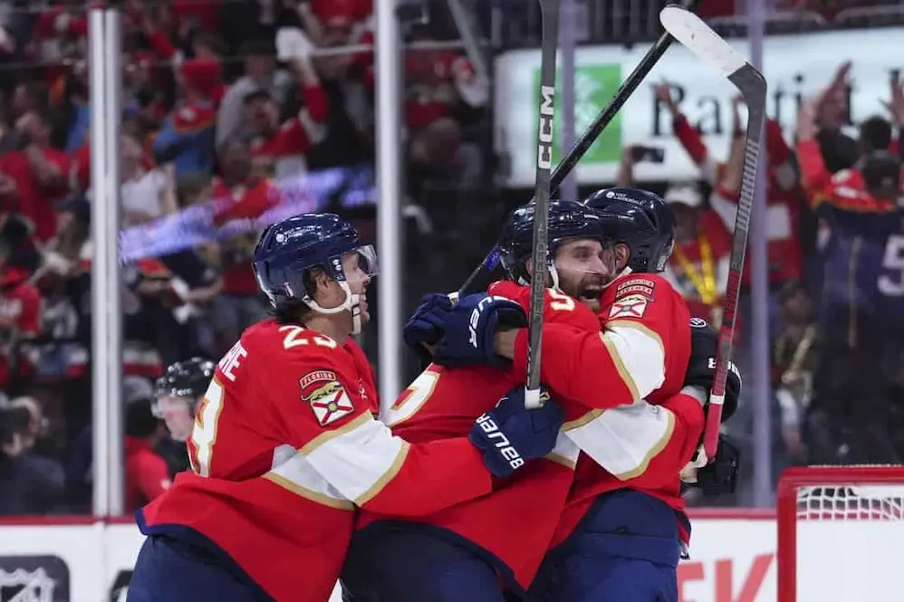 florida panthers players hugging each other