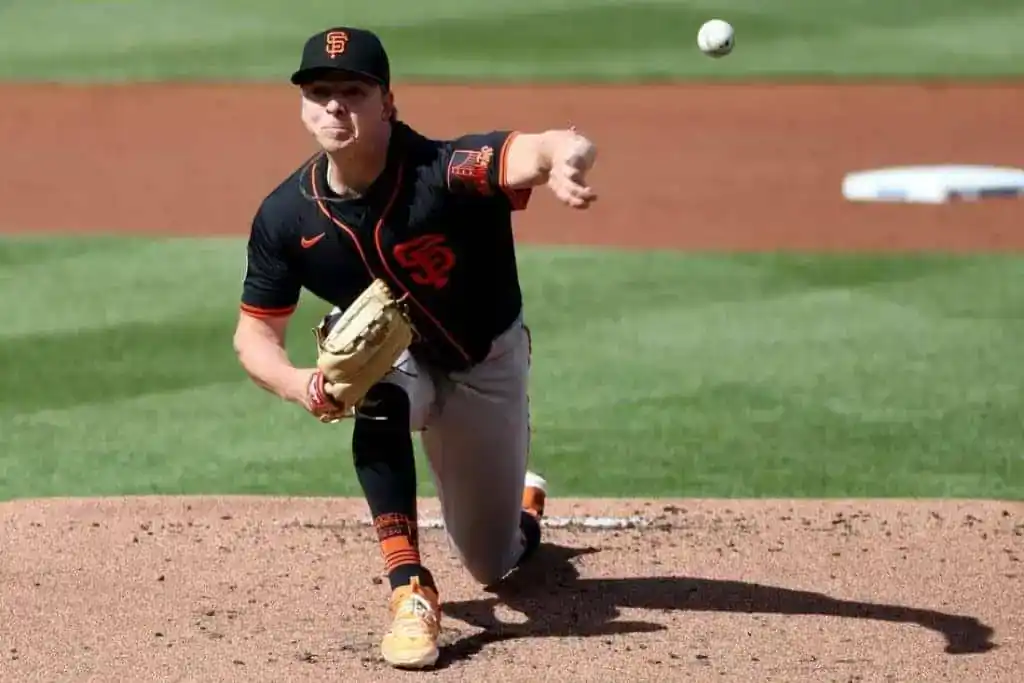 Giants Player Catching a Ball