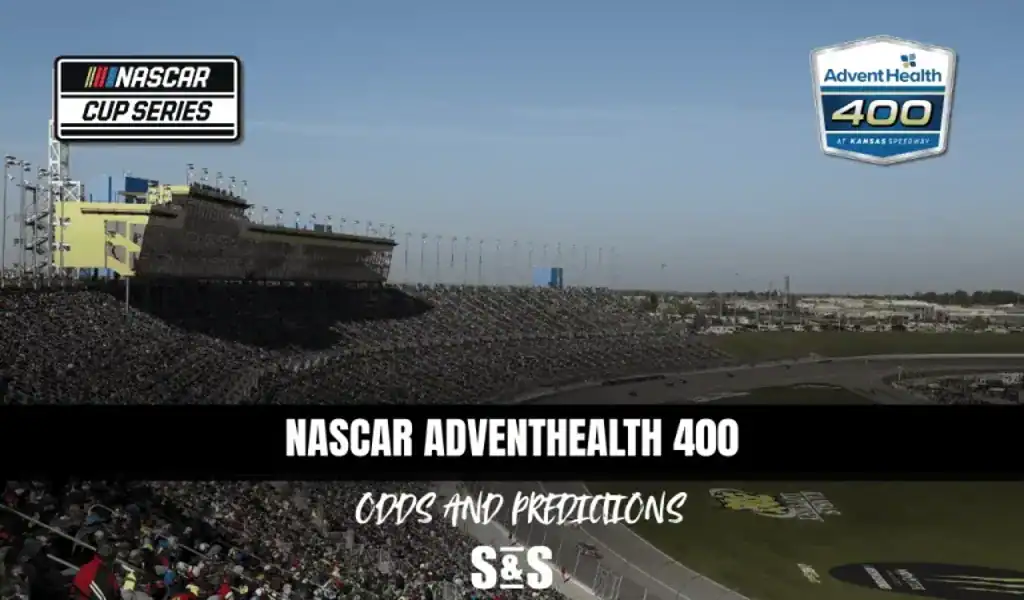 Vista del Kansas Speedway durante el NASCAR AdventHealth 400 con logos oficiales y predicciones de la carrera 2025