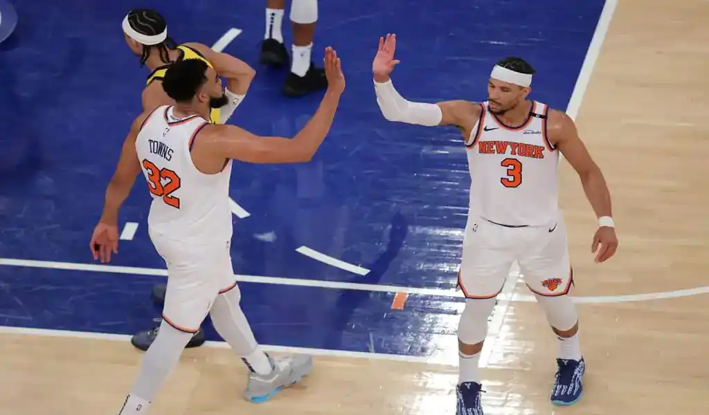 New York Knicks players high-five during game against Indiana Pacers on May 31, 2025